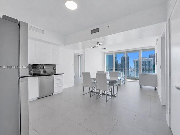 5th image of 92 SW 3rd St APT 3611