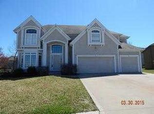 221 NE Misty Meadow Dr, Lees Summit, MO 64064