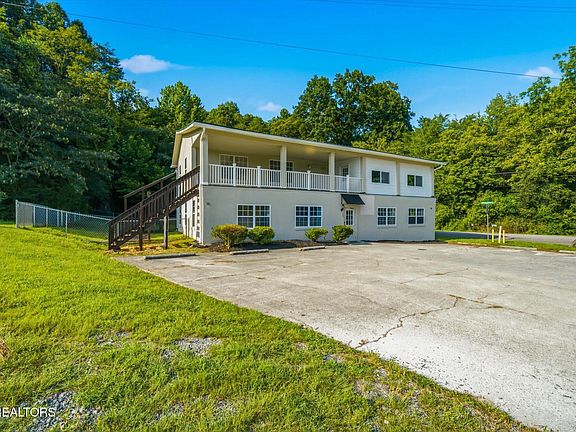 3rd image of 607 Old Tacora Hills Rd