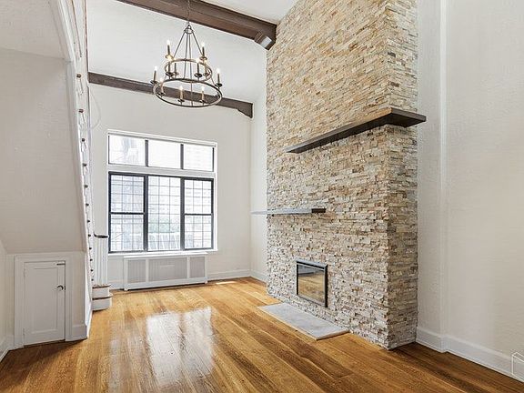 3rd image of 251 W 71st St APT 6B