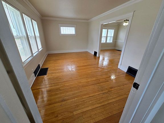 5th image of 1109 Dousman St