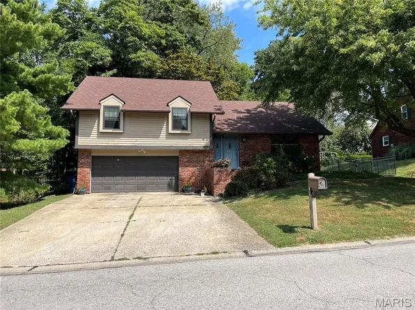 2010 Mapleleaf Dr, Collinsville, IL 62234
