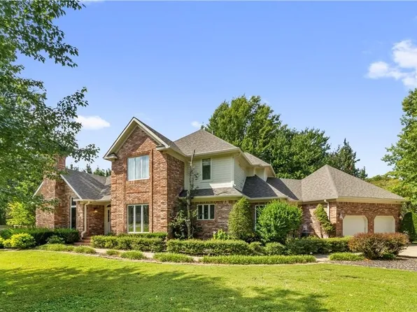 1801 El Contento Cir, Bentonville, AR 72712