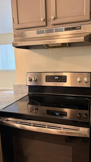 2 bed, 961 sqft, $1,700 — Photo 3