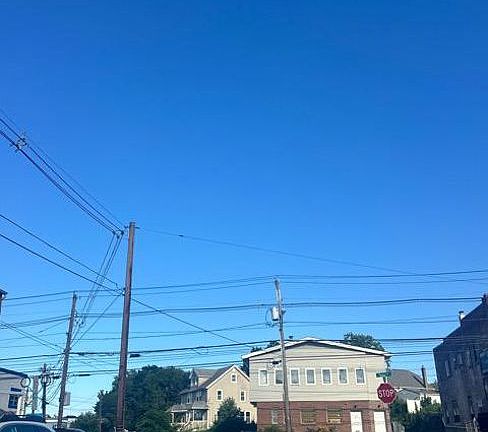 Exterior Neighborhood (street photo)