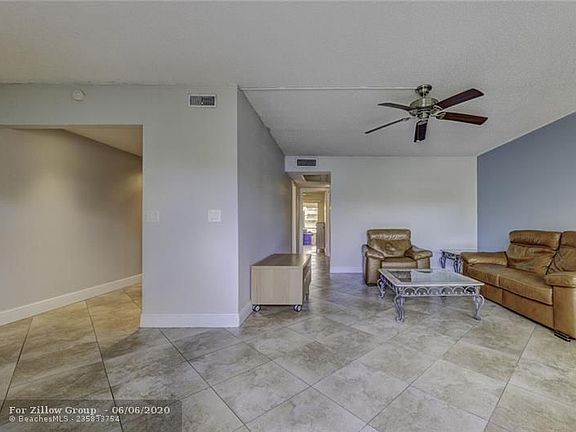 3rd image of 1031 Ellesmere B #1031