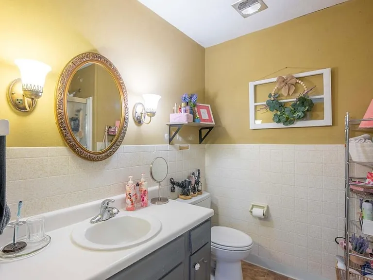 302 Lingale Ave — Photo 17