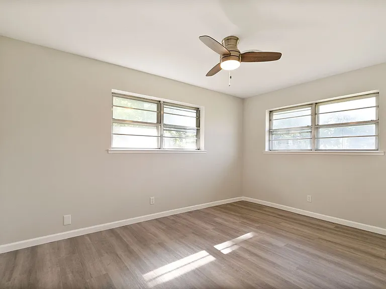 609 S Farmington Rd — Photo 11