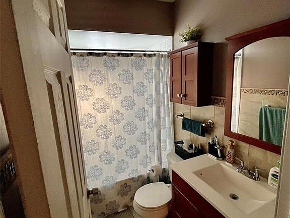 3rd image of 3 Abbott Ln