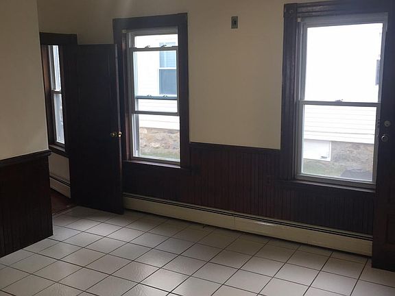 2nd image of 11 Bedford St #1