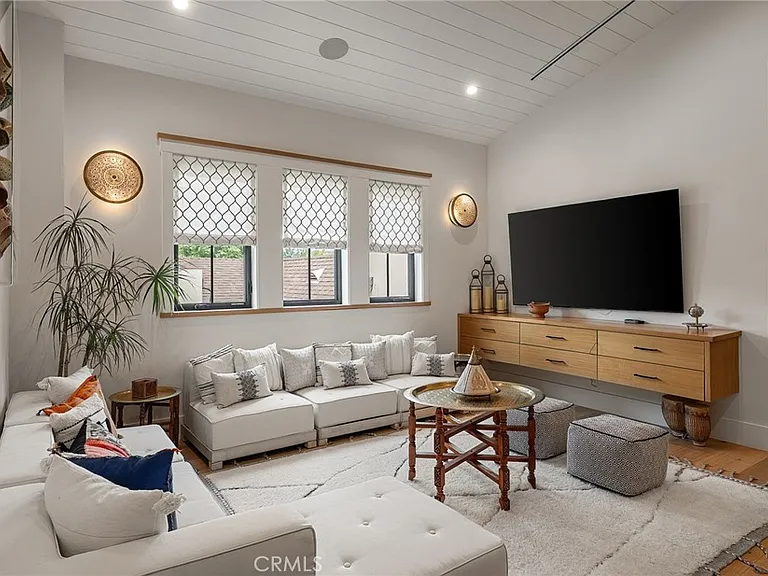 4365 N Kraft Ave — Photo 22