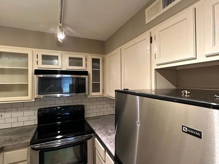 109 N Main St #702 — Photo 8