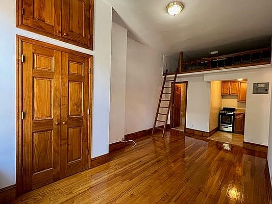 3rd image of 19 W 74th St APT 4B