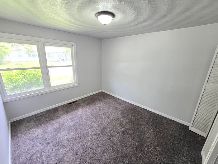 370 Carver Cir #370 — Photo 3