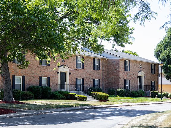 Exterior Apartment Building at Ashmore Trace Apartments