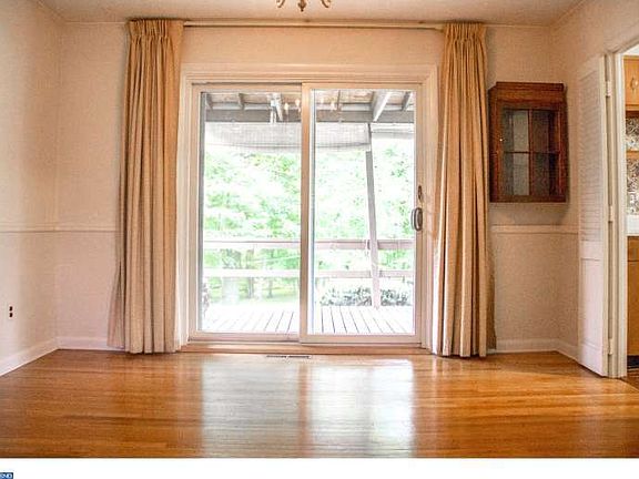 5th image of 2841 W Oakland Dr