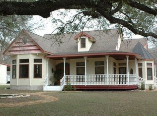 177 Red Oak Ct, Seguin, TX 78155