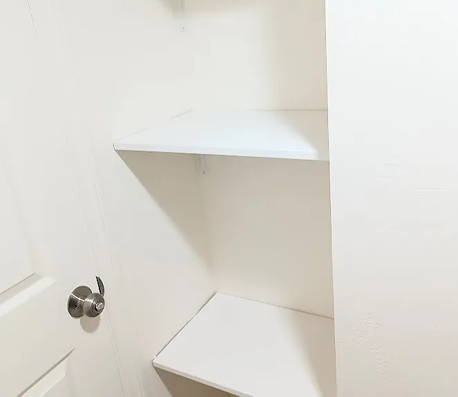 Shelfing in the hallway.