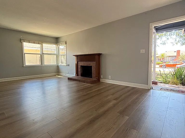 419 N Citrus St — Photo 4