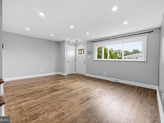 5th image of 5402 Highridge St