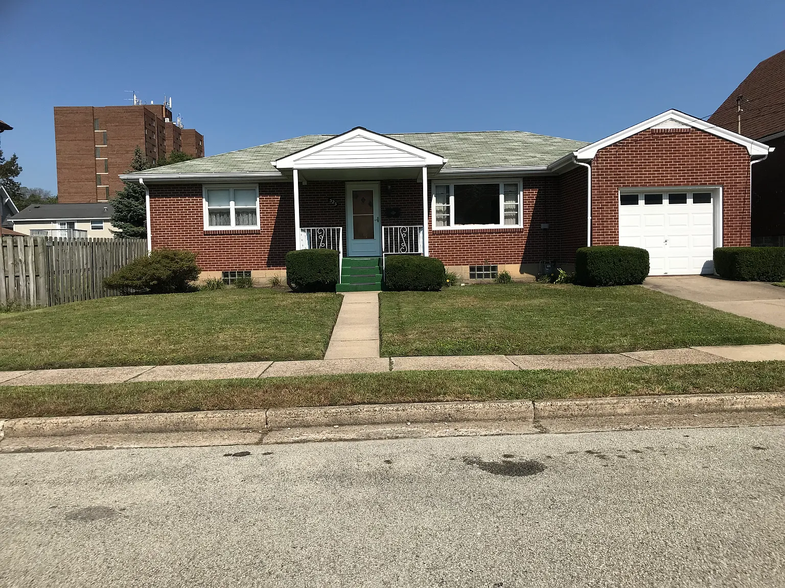 525 Grant St photo 1