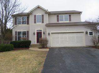 335 Osprey Ln, Lindenhurst, IL 60046