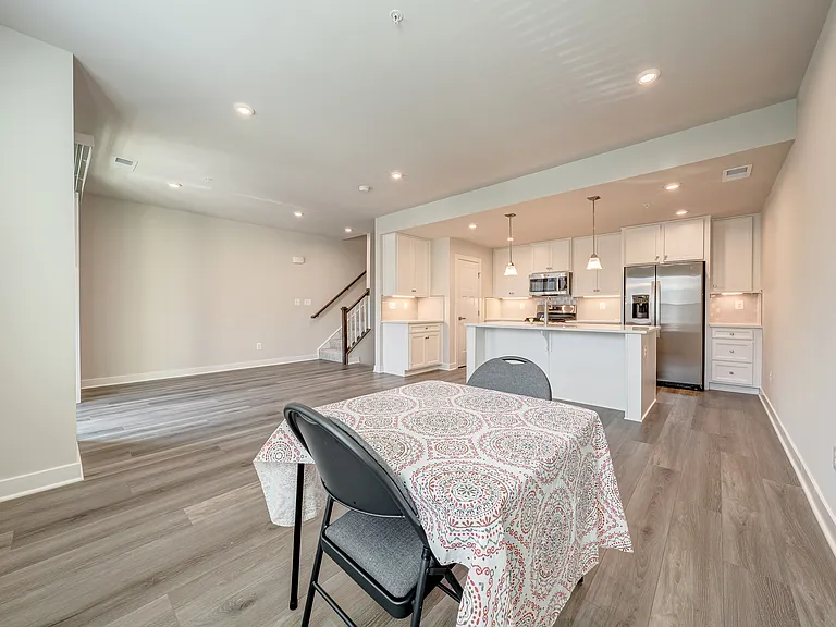 42560 Invergordon Ter — Photo 9
