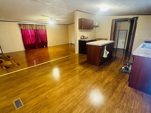 4th image of 165 Landon Ln