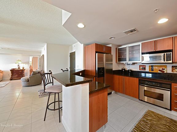 5th image of 610 Clematis St #600