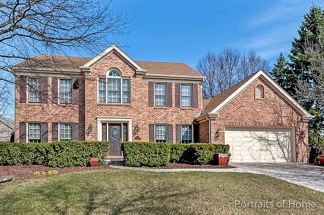 371 Longfellow Dr photo 1