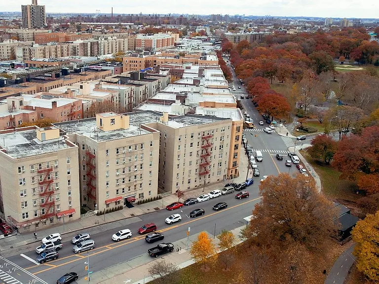 2190 Boston Rd #5M — Photo 23