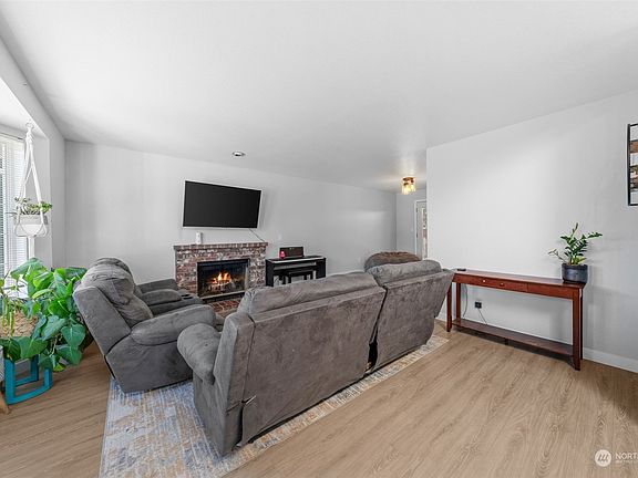 4th image of 2101 160th Street Ct E