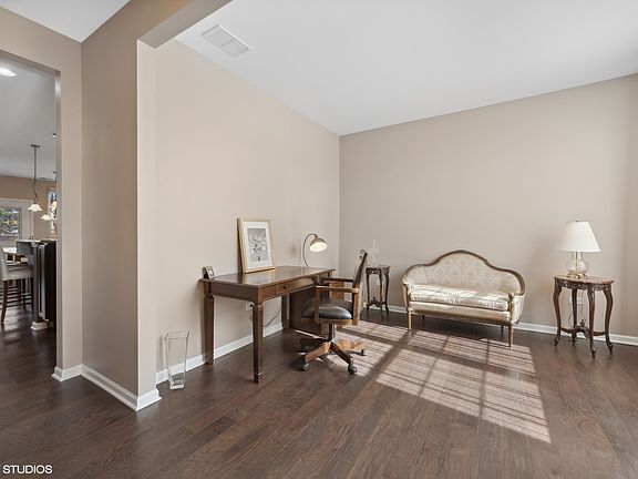 4th image of 2852 Stoney Creek Dr