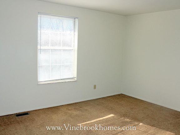 4th image of 8217 Mount Carmel St