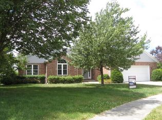 10 Fairfield Ln, Charleston, IL 61920