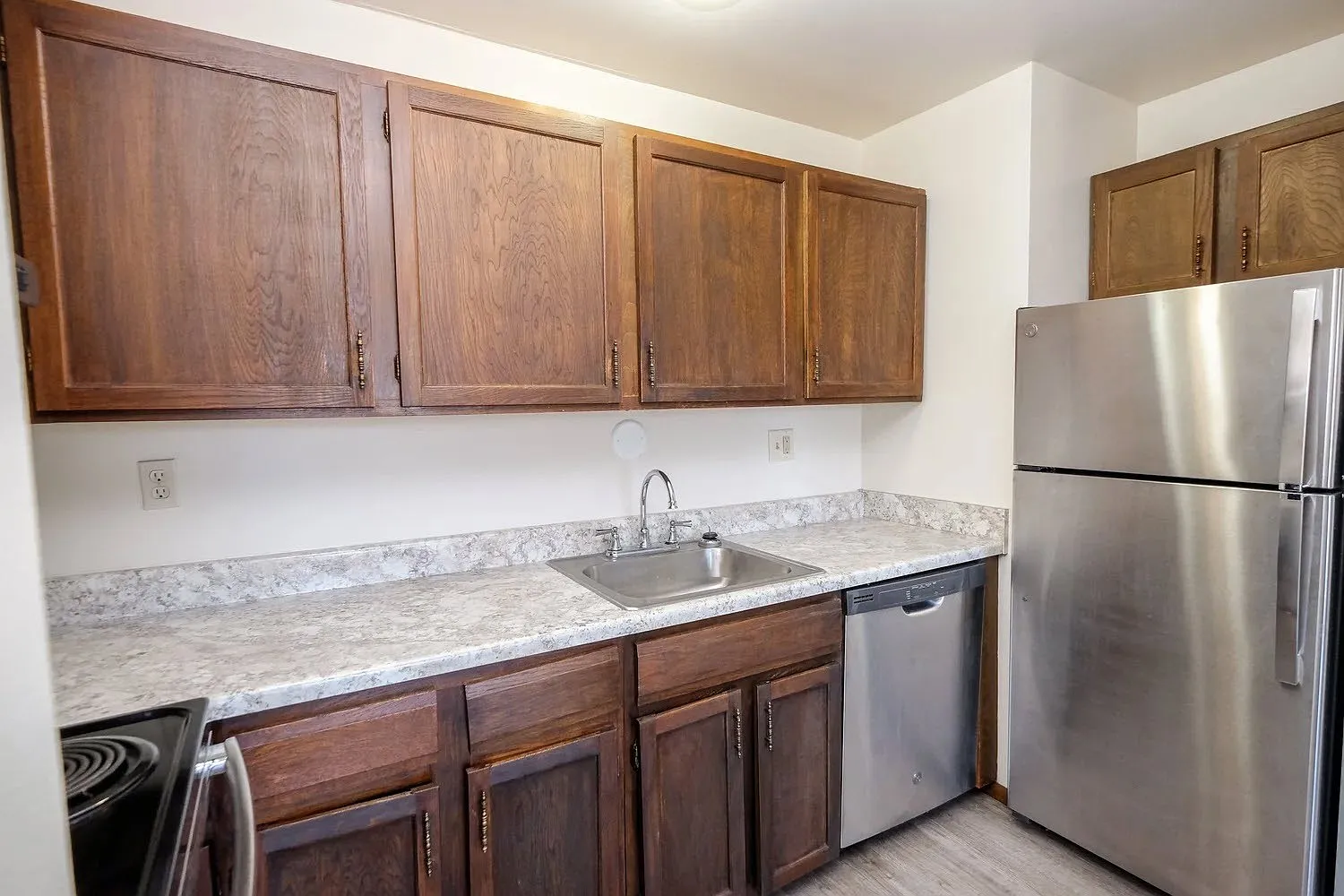 Dupont Ave Apartments | 3513 — Photo 3