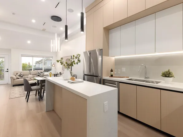 914 Rochester Ave #102, Coquitlam, BC V3K 2W6