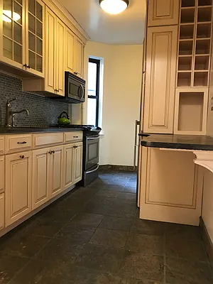 Rented by Kew Forest Realty Inc | media 3