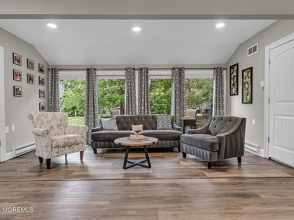 2nd image of 10 Danbury Court