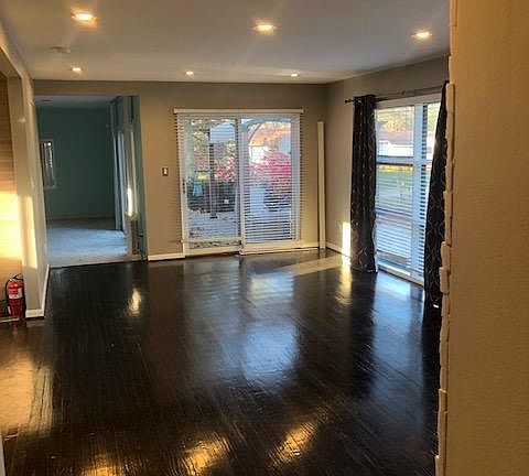 3rd image of 7315 Linda Ln