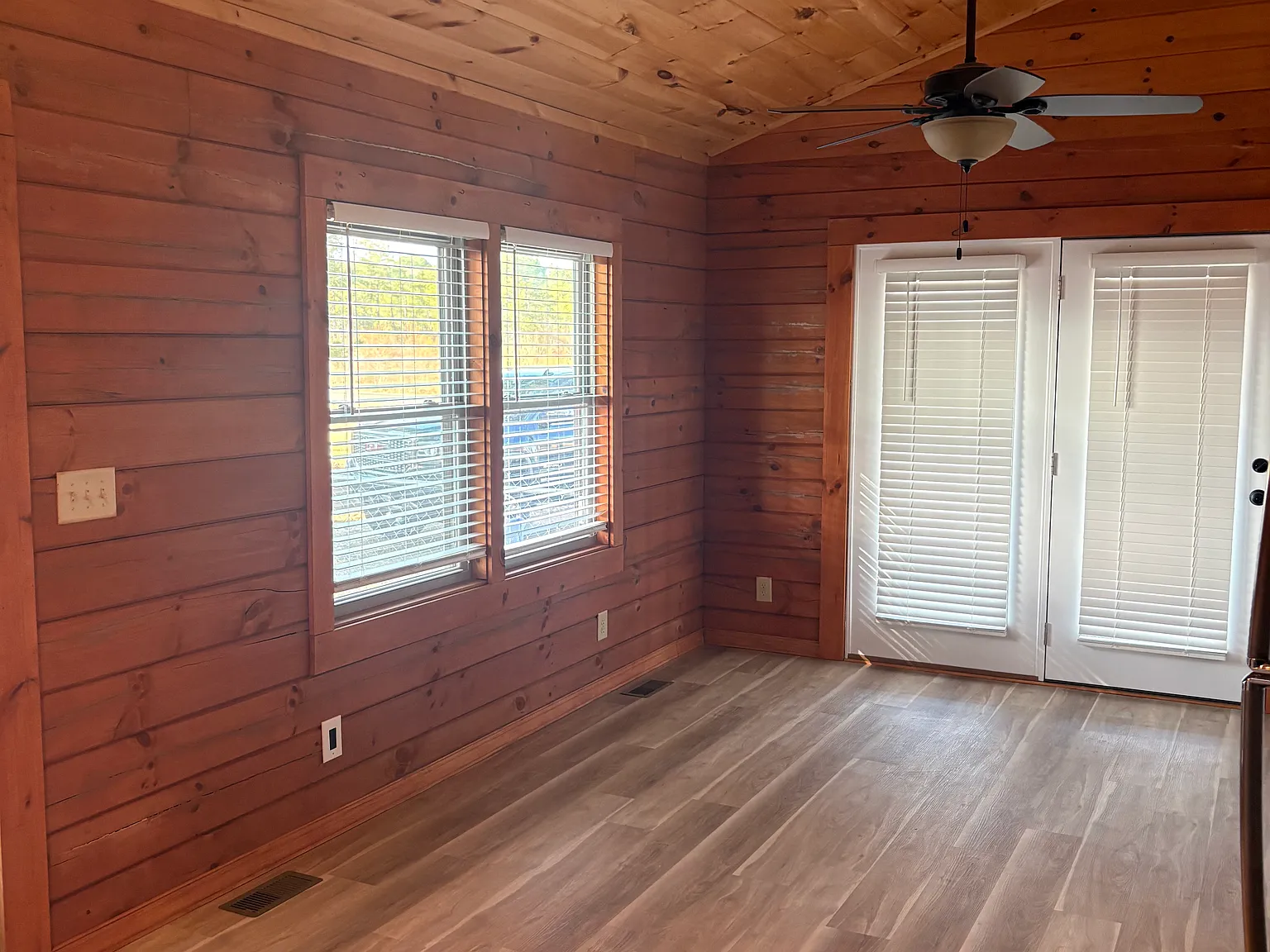 2 bed, 576 sqft, $1,075 — Photo 2