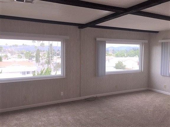 Large Bright living Room