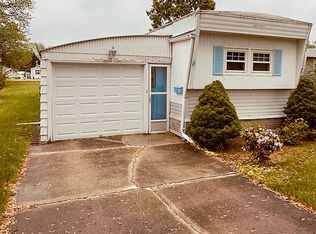 6 Maureen Ave, Clarence, NY 14031