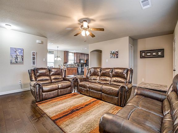 4th image of 3193 Gunsmoke Dr