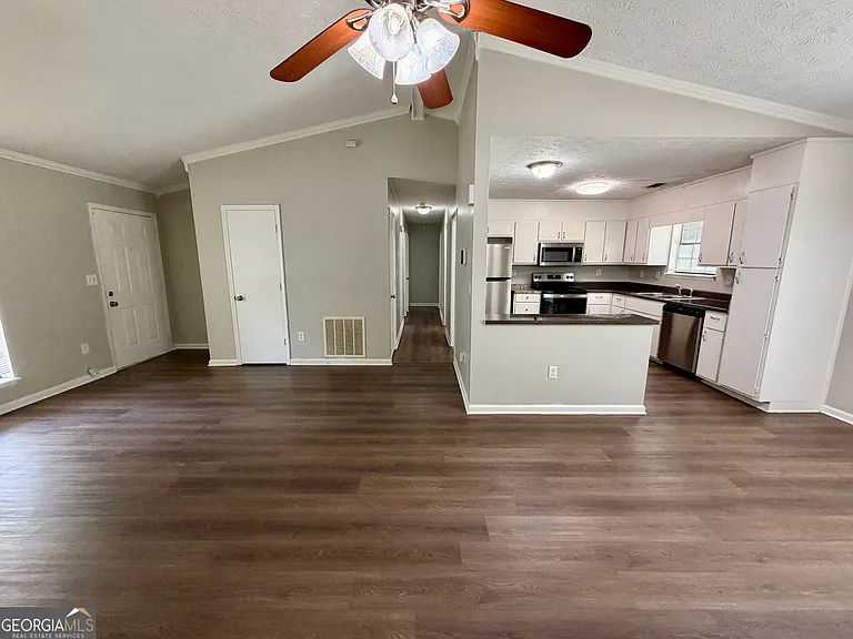 5663 Saint Thomas Dr — Photo 4