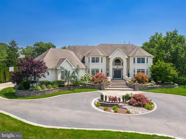 27 Sunflower Cir, Lumberton, NJ 08048