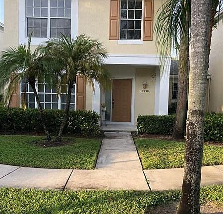 3rd image of 10930 Jewel Box Ln #10930
