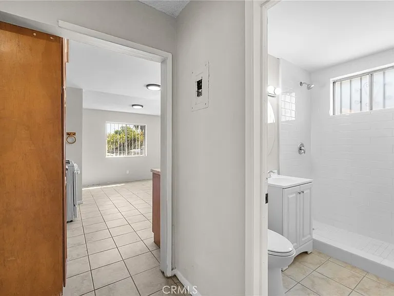 207 E Flora St — Photo 24