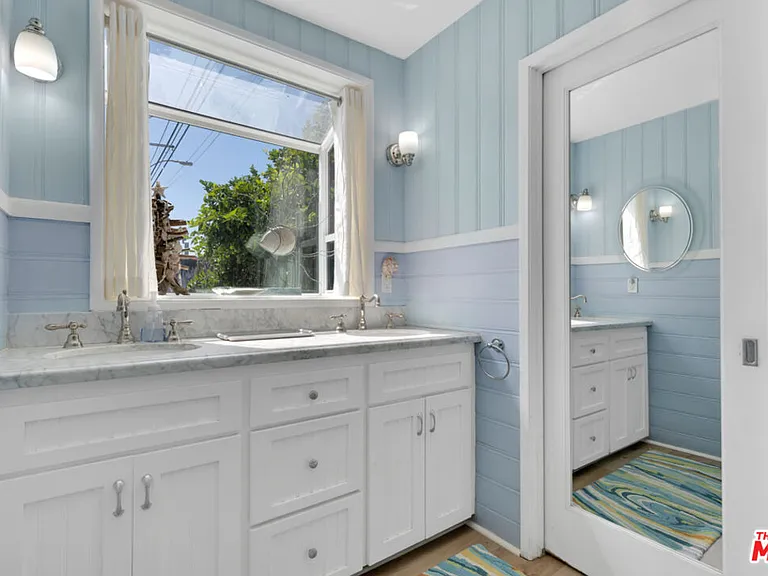 24528 Malibu Rd — Photo 40