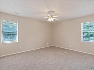 8206 Willowbrook Cir SE APT C, Huntsville, AL 35802